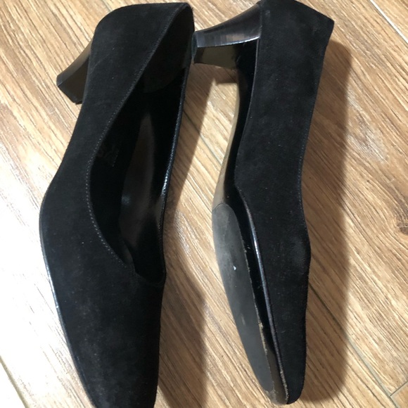 Salvatore Ferragamo Black Suede Round Toe Kitty Heels Shoes Size 9.5 - Picture 4 of 10